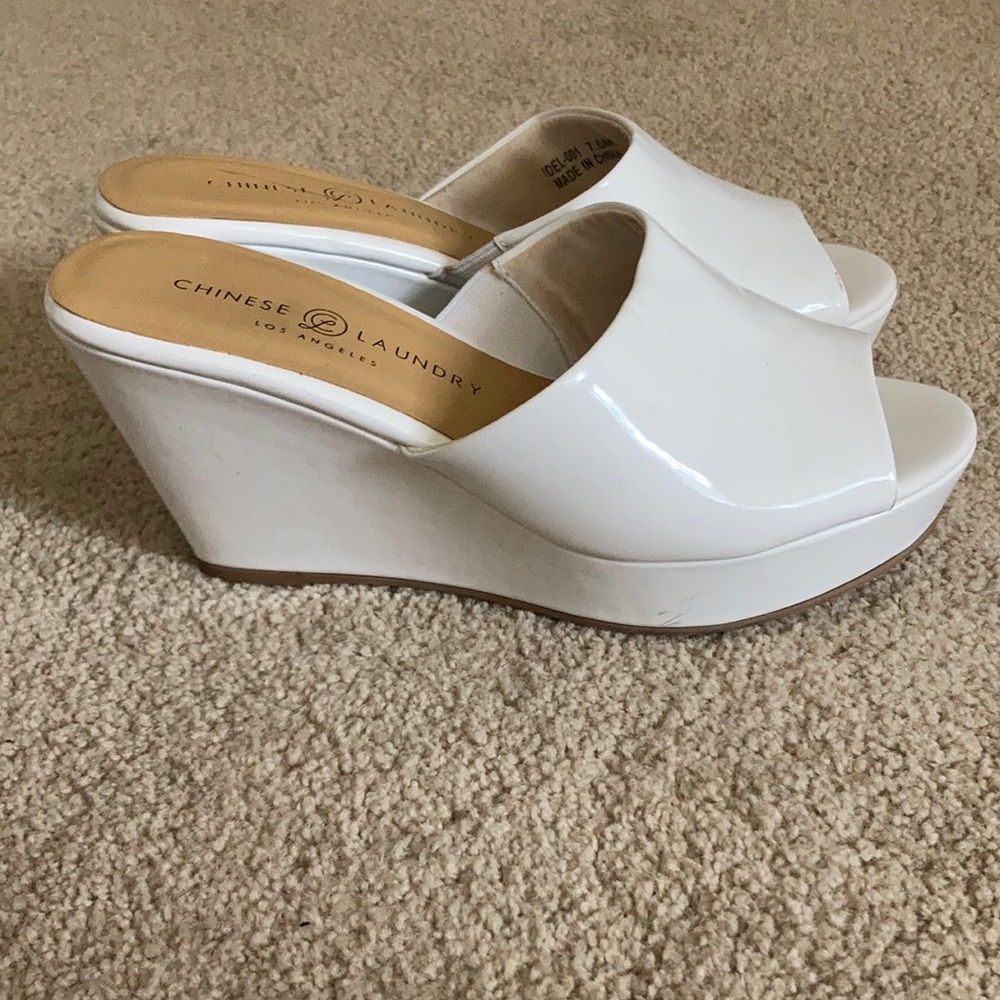 WHITE WEDGES